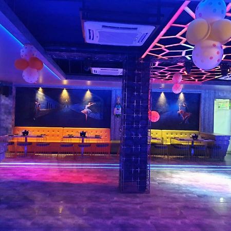 Virat Ambe Sports Club Hotel Ulhasnagar Ngoại thất bức ảnh