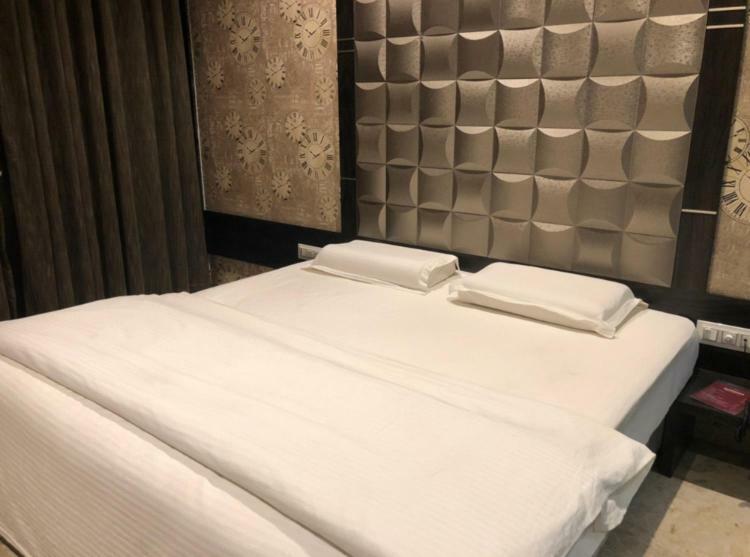 Virat Ambe Sports Club Hotel Ulhasnagar Ngoại thất bức ảnh